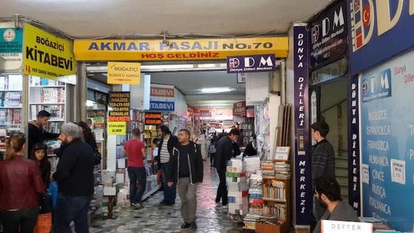 Akmar Pasajı: Kadıköy'ün Tarihi ve Canlı Alışveriş Merkezi