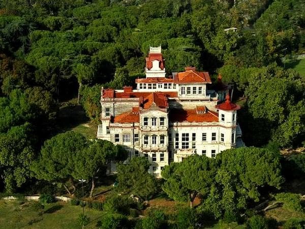 Ragıp Paşa Köşkü: İstanbul'un Tarihi Bir Cenneti