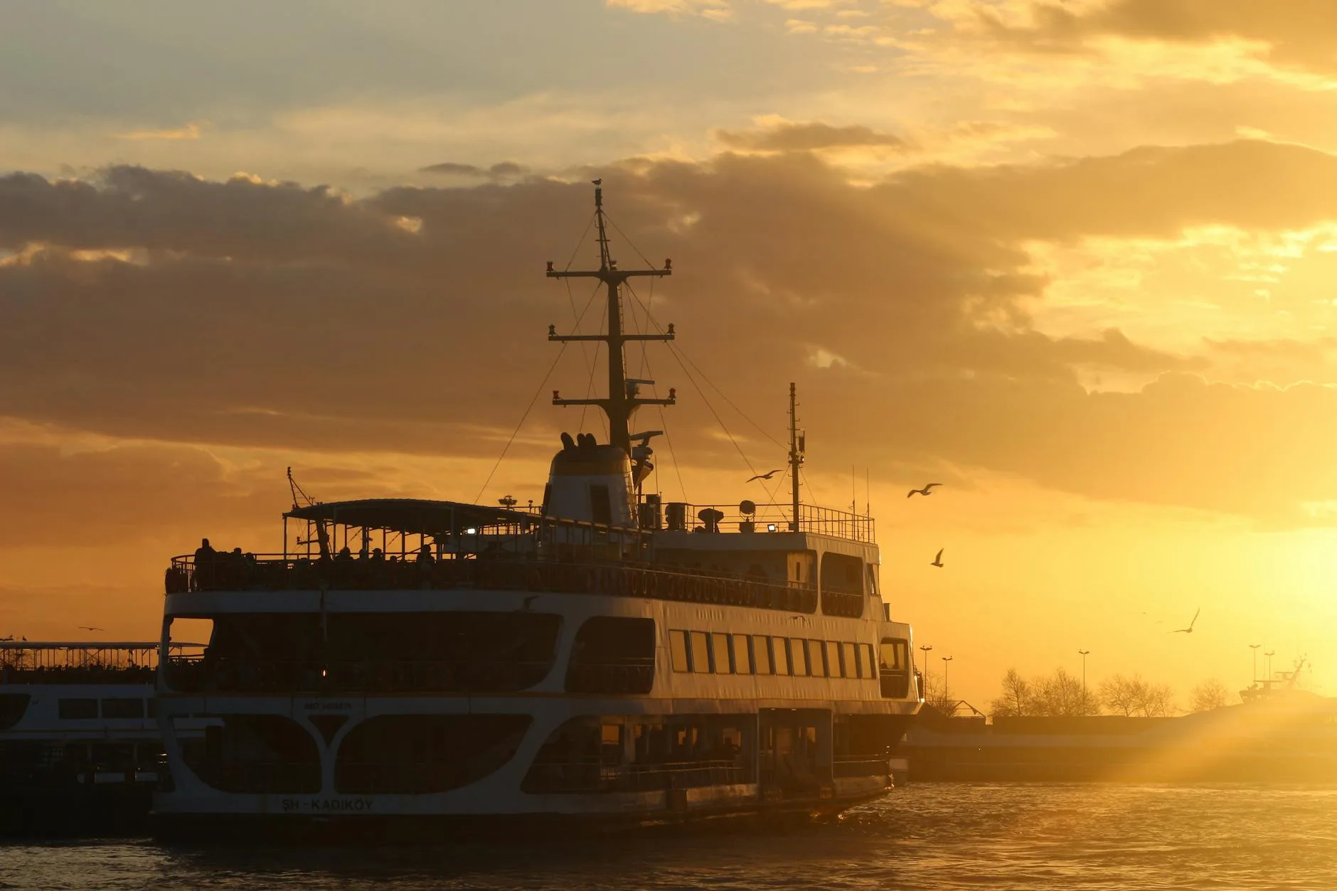 Kadıköy'de Romantik Gün Planı: Sahil, Gün Batımı ve Akşam Yemeği - Kadıköy blog görseli