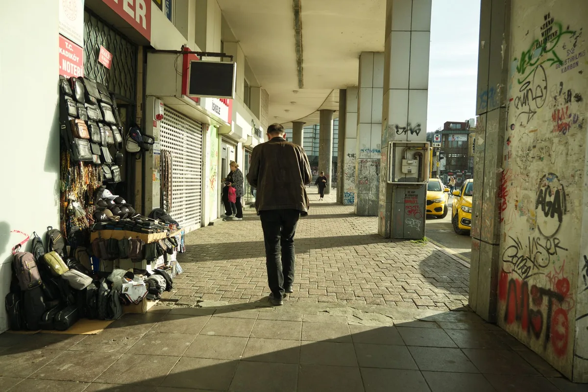 Kadıköy Yeldeğirmeni Sokak Sanatı Yürüyüş Turu: Duvarlar, Sanatçılar ve Rota - Kadıköy ilişkili yazı