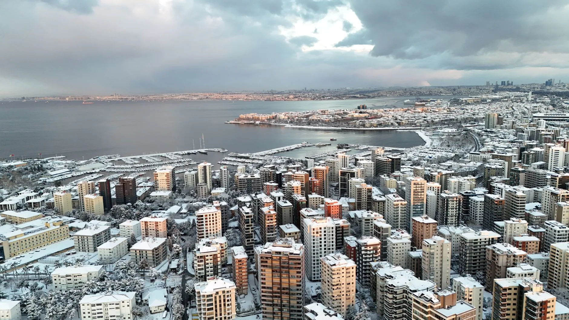 Kadıköy Nüfusu ve Demografisi 2026: Rakamlarla İlçe - Kadıköy blog yazısı