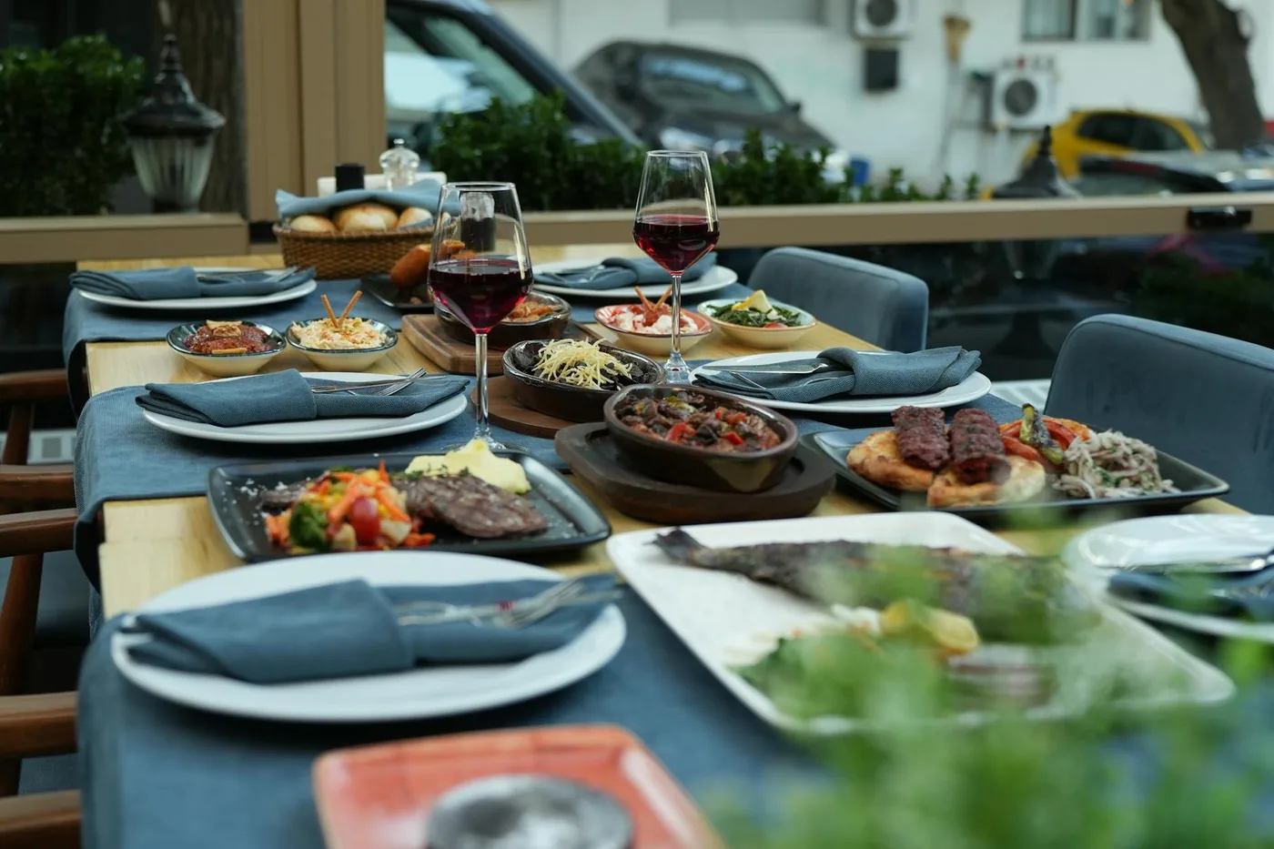 Serbele Meze